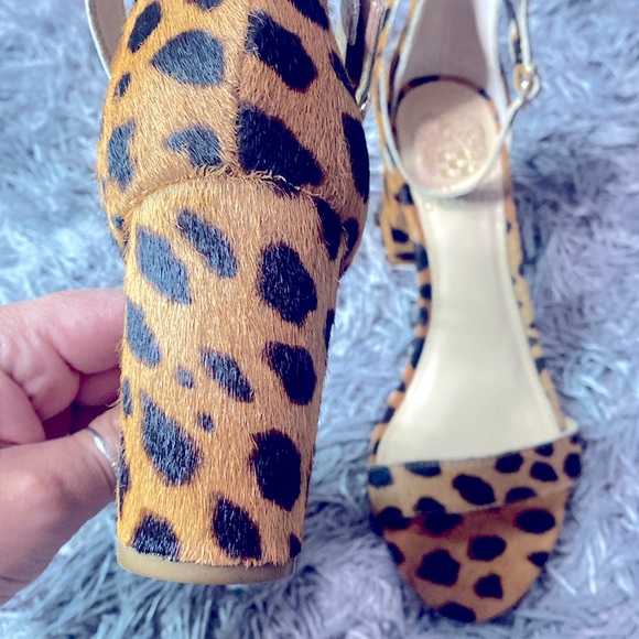 Vince Camuto π₯ππ»β€οΈ WOMENβS STYLISH VINCE CAMUTO LEOPARD PRINT ANKLE STRAP HEELS - Picture 3 of 4